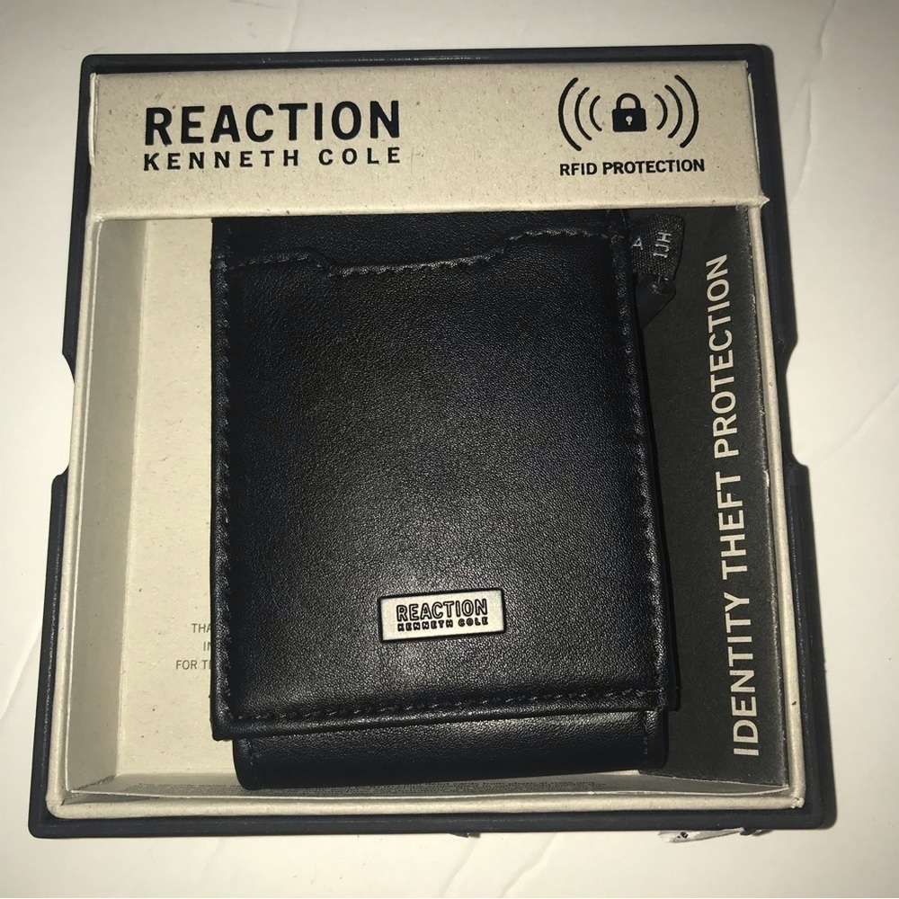 REACTION Kenneth Cole black wallet